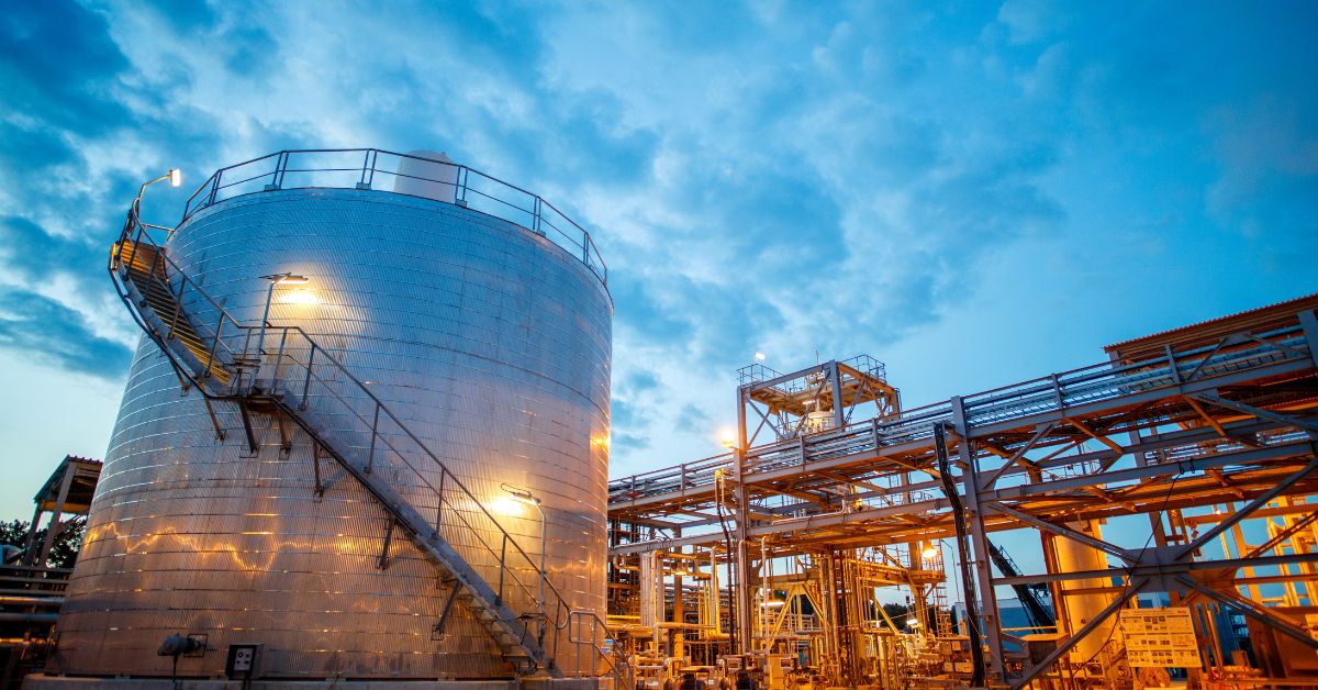 Fuel Oil Price Dynamics and Shipping Strategy